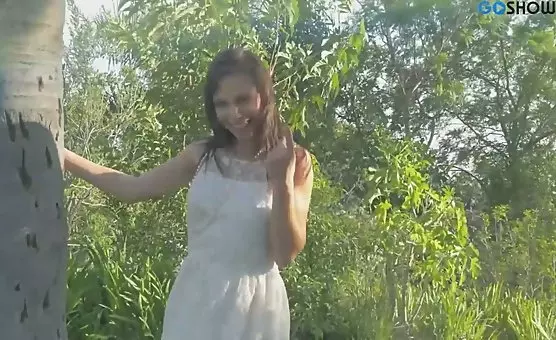 Brunette Exposes Outdoor Passionate Masturbation