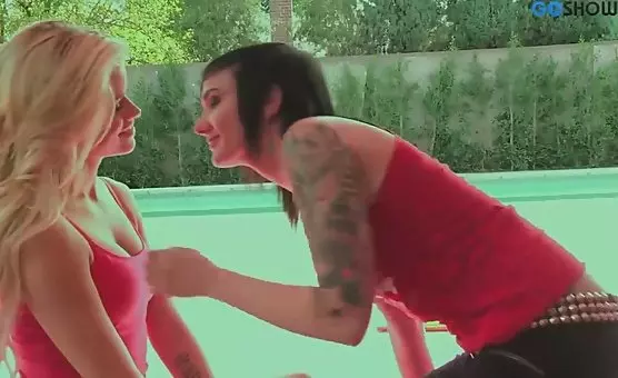 Girls with Tattoos and Emo Outfits Have Wet, Sensual Fun